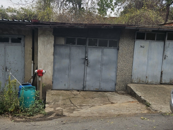 Гараж / Паркомясто в Русе, Веждата - 17 кв.м за 660 €/кв.м - Снимка #1