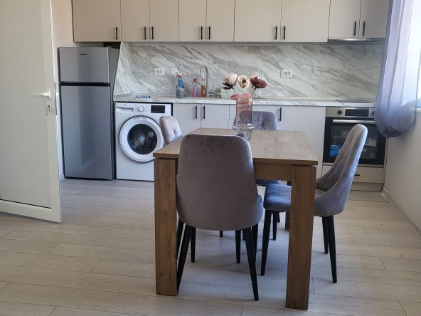 Дава се под наем Тристаен апартамент в Ловеч, Дикисана - 90 кв.м за 346.8 € - Снимка #1