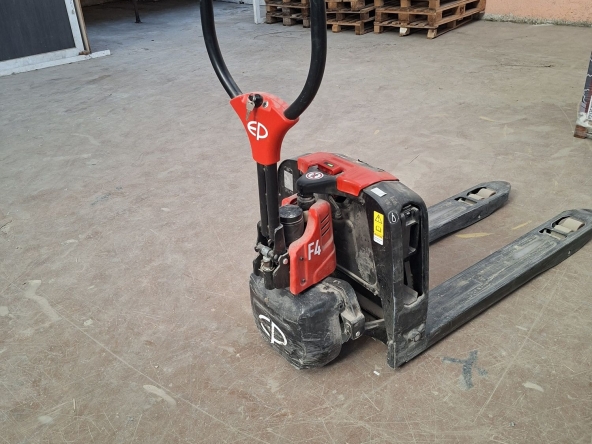 Дава се под наем Склад в Стара Загора, Три чучура - юг - 350 кв.м за 3.06 € - Снимка #1