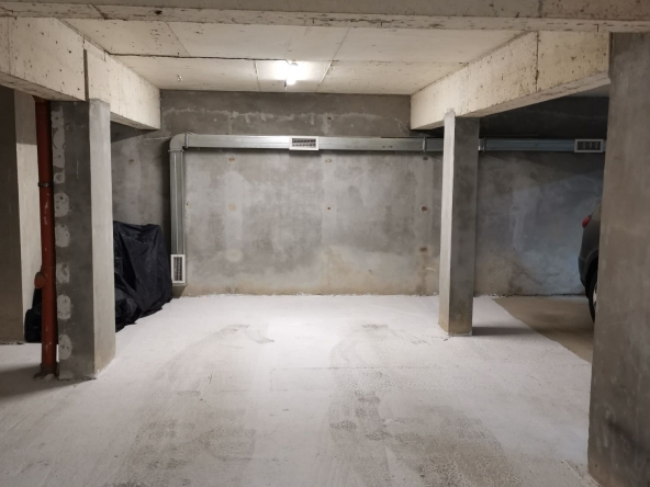 Дава се под наем Гараж / Паркомясто в Варна, Бриз - 25 кв.м за 76.5 € - Снимка #1