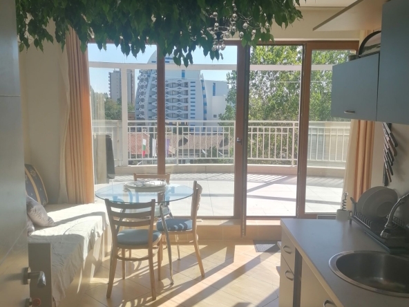 Дава се под наем Двустаен апартамент в к.к. Слънчев бряг - 88 кв.м за 306 € - Снимка #1