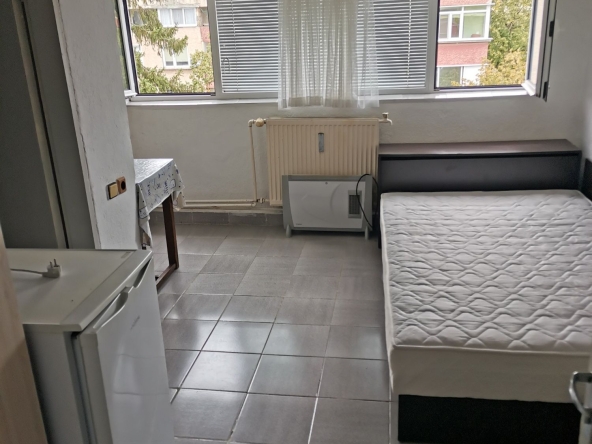 Дава се под наем Ателие в Разград, Варош - 16 кв.м за 132.6 € - Снимка #1