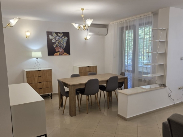 Дава се под наем Четиристаен апартамент в София, Изток - 150 кв.м за 1173 € - Снимка #1