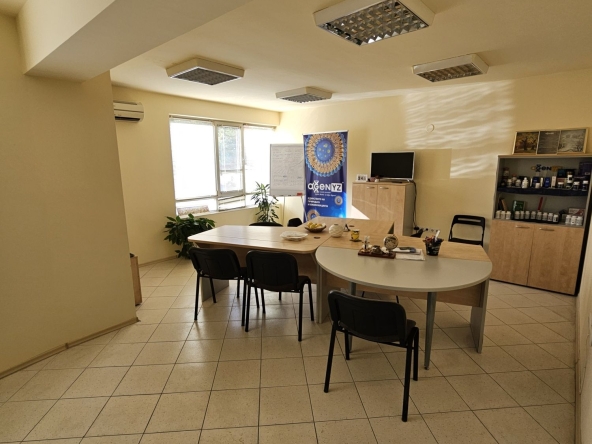 Дава се под наем Офис в Шумен, Център - 45 кв.м за 280.5 € - Снимка #1