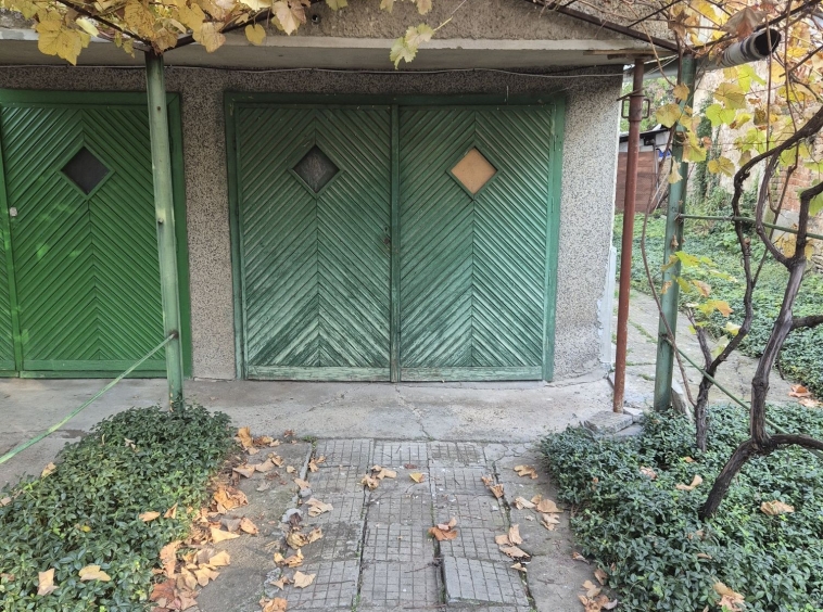 Дава се под наем Гараж / Паркомясто в Севлиево - 21 кв.м за 61.2 € - Снимка #1