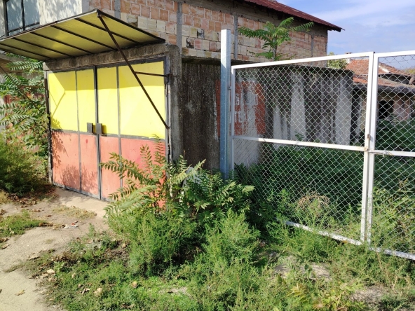 Гараж / Паркомясто в с. Тополчане, Област Сливен - 20 кв.м за 90 €/кв.м - Снимка #1