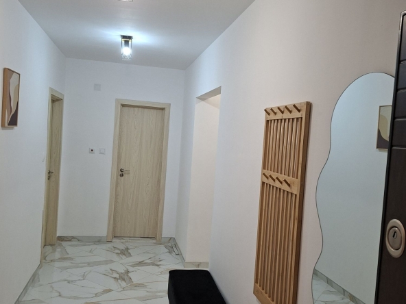 Дава се под наем Тристаен апартамент в Асеновград - 116 кв.м за 440 € - Снимка #1