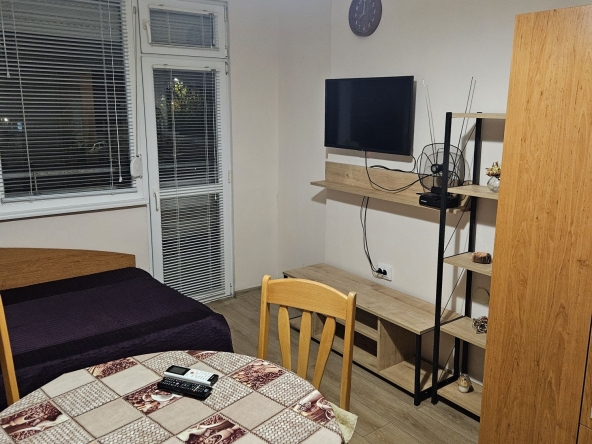 Дава се под наем Едностаен апартамент в Плевен, 9-ти квартал - 25 кв.м за 178.5 € - Снимка #1