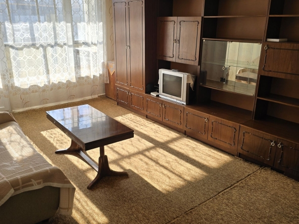 Дава се под наем Двустаен апартамент в Горна Оряховица - 70 кв.м за 250 € - Снимка #1