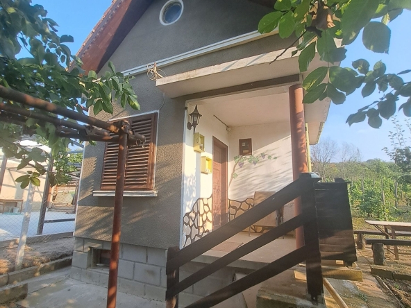 Къща в Свищов - 35 кв.м за 394 €/кв.м - Снимка #1