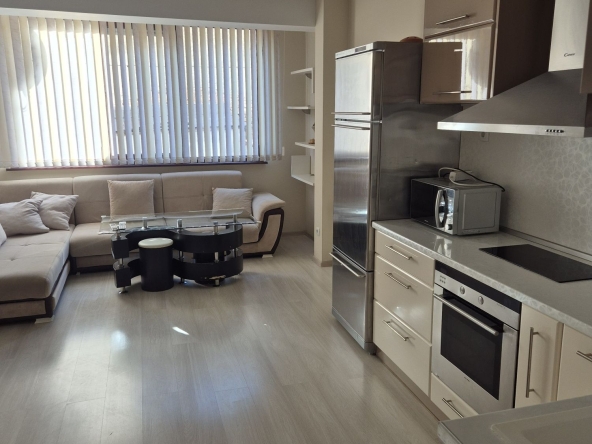 Дава се под наем Четиристаен апартамент в Сливен, Център - 80 кв.м за 408 € - Снимка #1