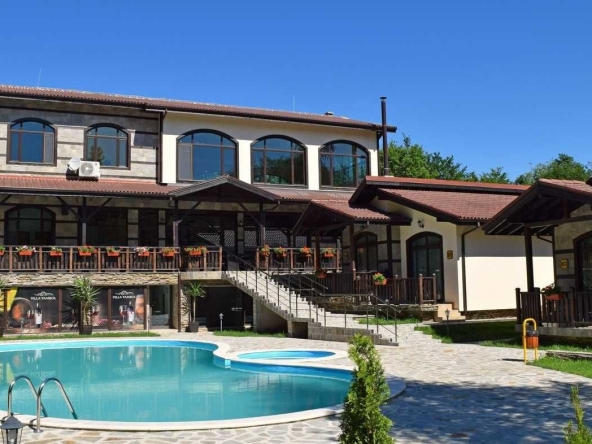 Хотел в с. Спанчевци, Област Монтана - 10700 кв.м за 79 €/кв.м - Снимка #1