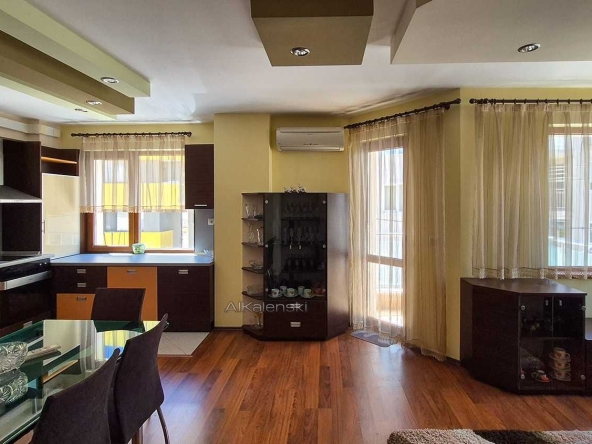 Дава се под наем Двустаен апартамент в Варна, Център - 65 кв.м за 600 € - Снимка #1