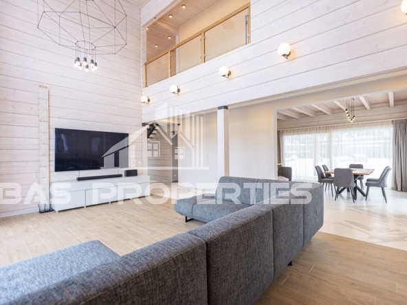 Къща в София, Бояна - 452 кв.м за 2423 €/кв.м - Снимка #1