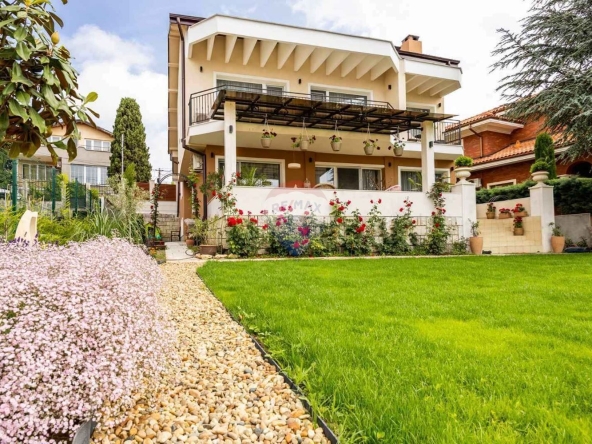 Дава се под наем Къща в Варна, м-т Евксиноград - 260 кв.м за 2700 € - Снимка #1