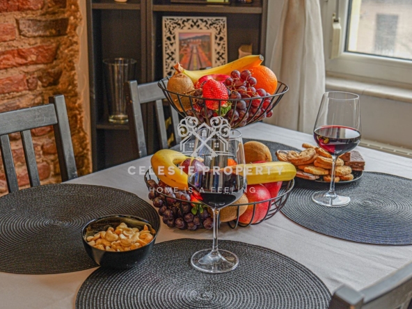 Дава се под наем Тристаен апартамент в София, Център - 60 кв.м за 700 € - Снимка #1