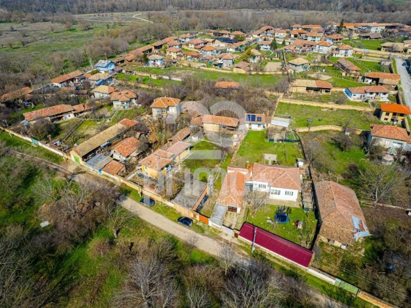 Къща в с. Ресен, Област Велико Търново - 140 кв.м за 173 €/кв.м - Снимка #1