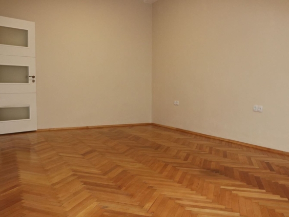 Дава се под наем Офис в София, Център - 75 кв.м за 787.95 € - Снимка #1