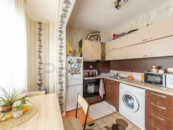 Дава се под наем Тристаен апартамент в Варна, Базар Левски - 70 кв.м за 408 € - Снимка #1