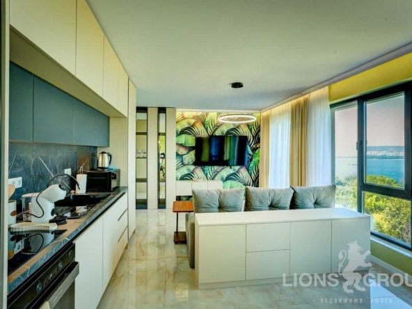 Дава се под наем Тристаен апартамент в Варна, Галата - 110 кв.м за 969 € - Снимка #1