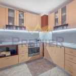 Дава се под наем Тристаен апартамент в Варна, Левски - 112 кв.м за 510 € - Снимка #1