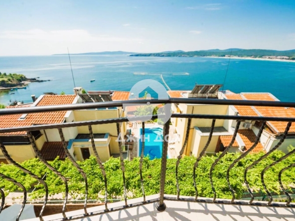 Къща в Созопол - 333 кв.м за 1682 €/кв.м - Снимка #1