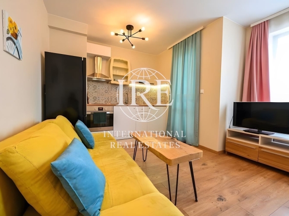 Двустаен апартамент в Варна, Колхозен пазар - 56 кв.м за 1467 €/кв.м - Снимка #1