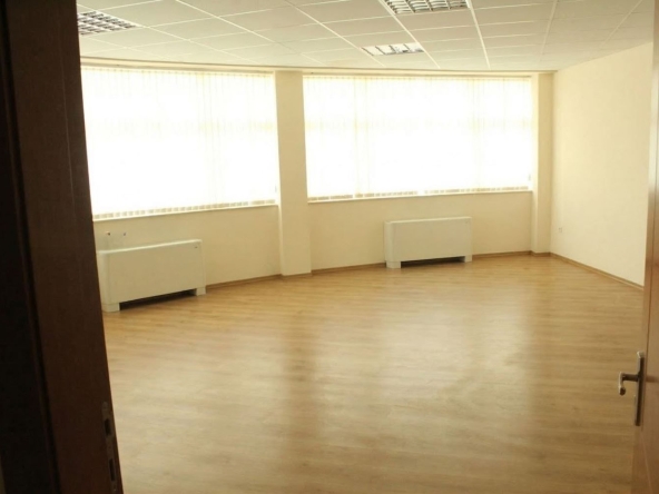 Дава се под наем Офис в София, НПЗ Искър - 500 кв.м за 3490.95 € - Снимка #1