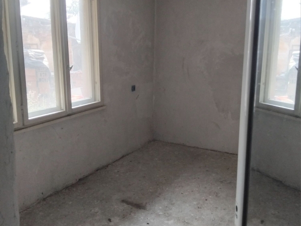 Тристаен апартамент в Дупница - 70 кв.м за 605 €/кв.м - Снимка #1