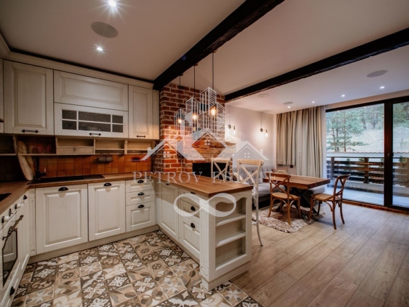 Тристаен апартамент в Велинград - 180 кв.м за 1084 €/кв.м - Снимка #1