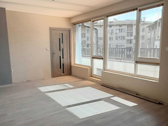 Двустаен апартамент в Търговище, Център - 81 кв.м за 1008 €/кв.м - Снимка #1