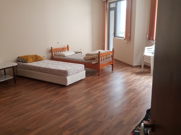 Тристаен апартамент в Дупница - 105 кв.м за 583 €/кв.м - Снимка #1
