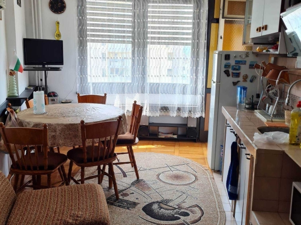 Двустаен апартамент в Плевен, Широк център - 70 кв.м за 1415 €/кв.м - Снимка #1