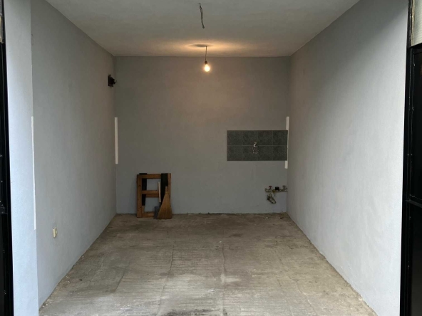 Дава се под наем Гараж / Паркомясто в Варна, Център - 13 кв.м за 163.2 € - Снимка #1