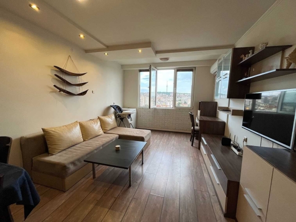 Дава се под наем Тристаен апартамент в Русе, Център - 100 кв.м за 408 € - Снимка #1