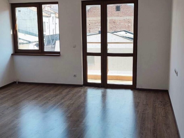 Дава се под наем Двустаен апартамент в София, Център - 65 кв.м за 647.19 € - Снимка #1