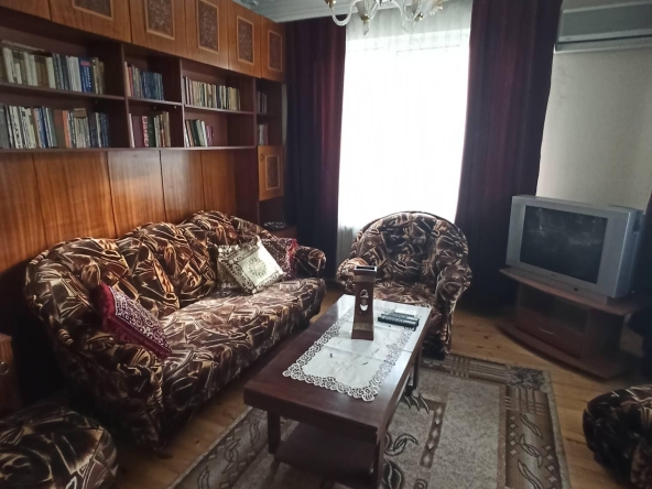 Дава се под наем Тристаен апартамент в Пловдив, Мараша - 120 кв.м за 408 € - Снимка #1