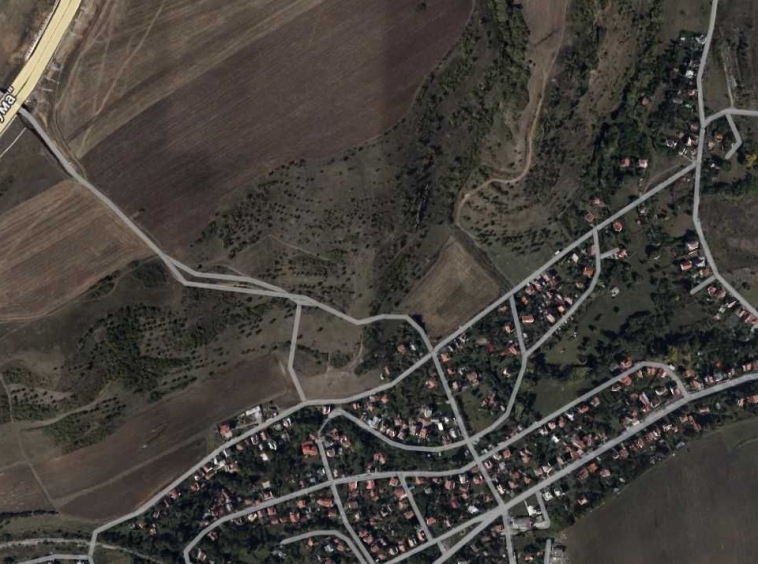 Парцел в с. Драгичево, Област Перник - 2510 кв.м за 120 €/кв.м - Снимка #1