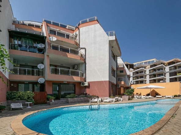 Двустаен апартамент в Свети Влас - 60 кв.м за 42 €/кв.м - Снимка #1