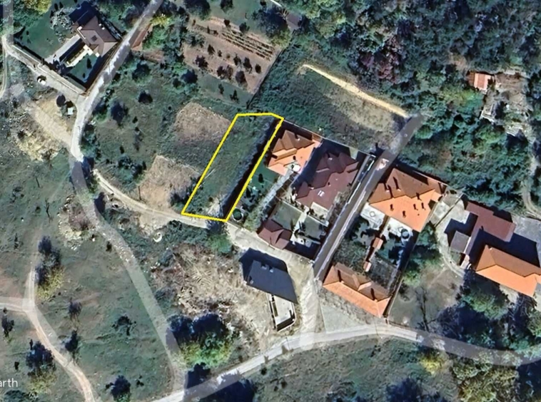 Парцел в Карлово - 870 кв.м за 110 €/кв.м - Снимка #1