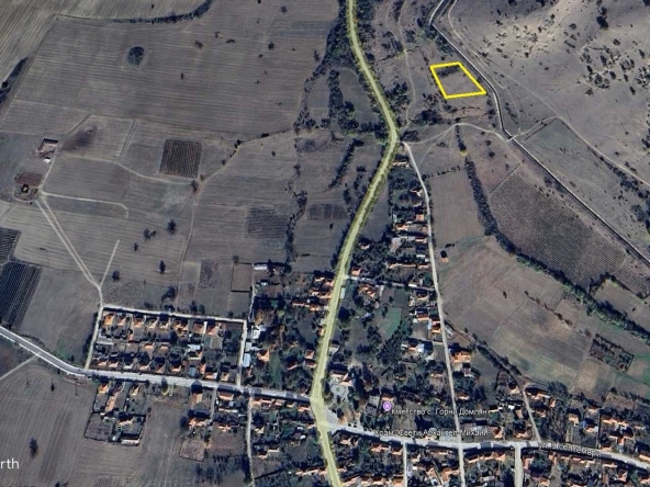 Земеделски имот в с. Горни Домлян, Област Пловдив -  кв.м за 833 €/дка - Снимка #1