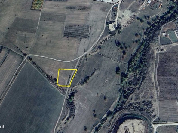 Земеделски имот в Карлово -  кв.м за 1020 €/дка - Снимка #1