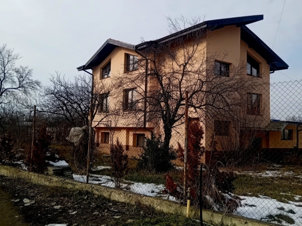 Къща в Елин Пелин - 408 кв.м за 838 €/кв.м - Снимка #1