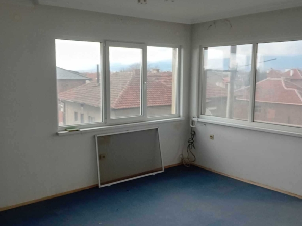 Тристаен апартамент в Стамболийски - 117 кв.м за 1069 €/кв.м - Снимка #1