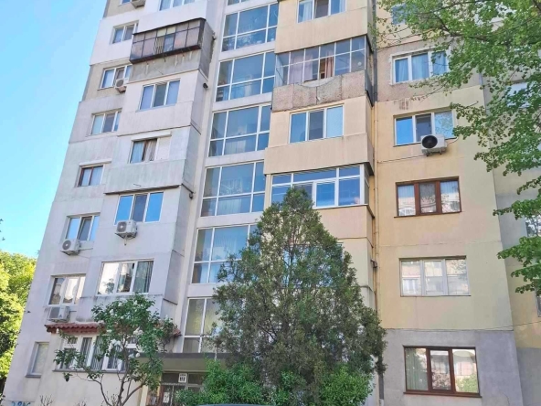 Тристаен апартамент в Варна, Младост 1 - 65 кв.м за 1985 €/кв.м - Снимка #1