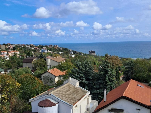 Тристаен апартамент в к.к. Св.Св. Константин и Елена - 83 кв.м за 830 €/кв.м - Снимка #1