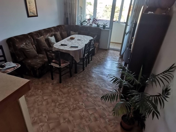 Тристаен апартамент в Бургас, Победа - 75 кв.м за 824 €/кв.м - Снимка #1