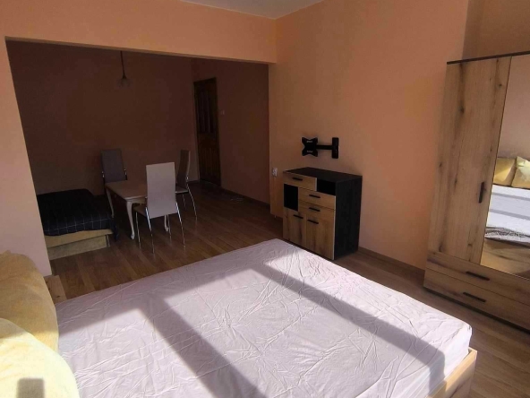 Дава се под наем Тристаен апартамент в Варна, Център - 92 кв.м за 612 € - Снимка #1