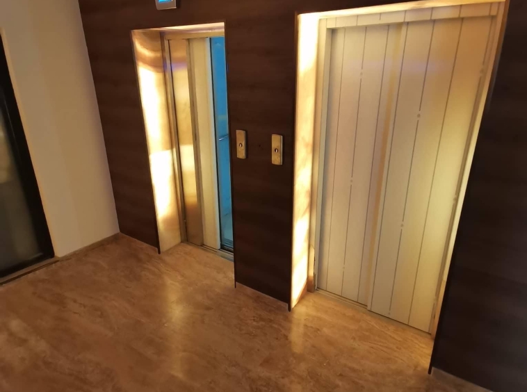 Двустаен апартамент в Бургас, Изгрев - 63 кв.м за 1974 €/кв.м - Снимка #1