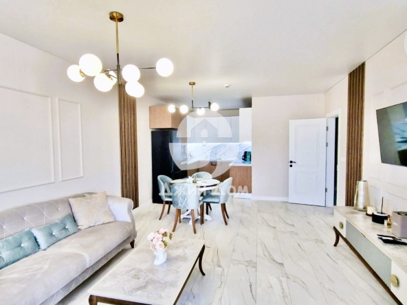 Тристаен апартамент в Бургас, Славейков - 120 кв.м за 2917 €/кв.м - Снимка #1